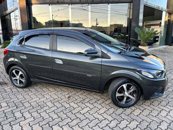CHEVROLET ONIX 1.4 MPFI LTZ 8V FLEX 4P AUTOMÁTICO CHEVROLET ONIX 1.4 MPFI LTZ 8V FLEX 4P AUTOMÁTICO